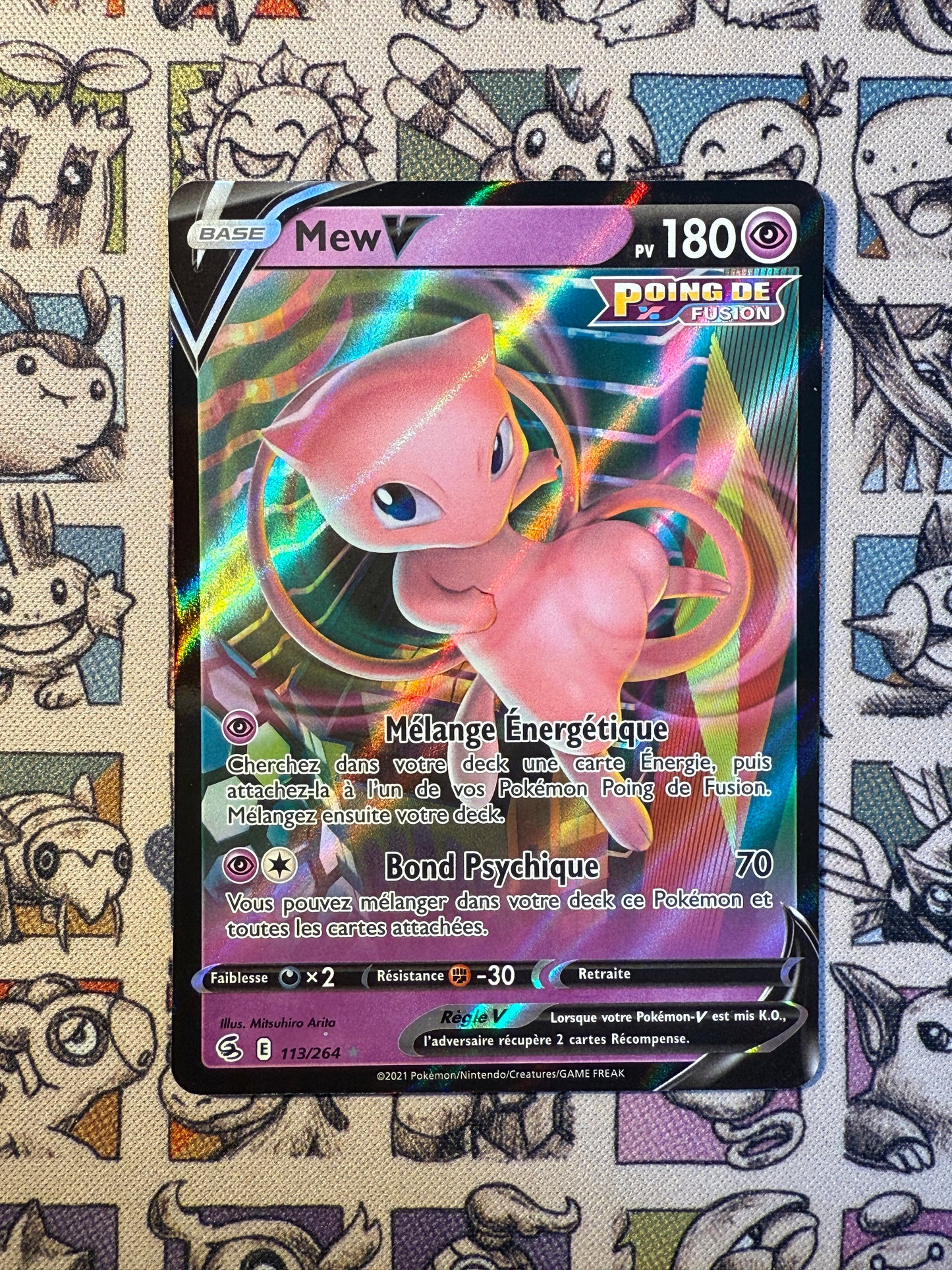 Mew V 113 Poing de Fusion